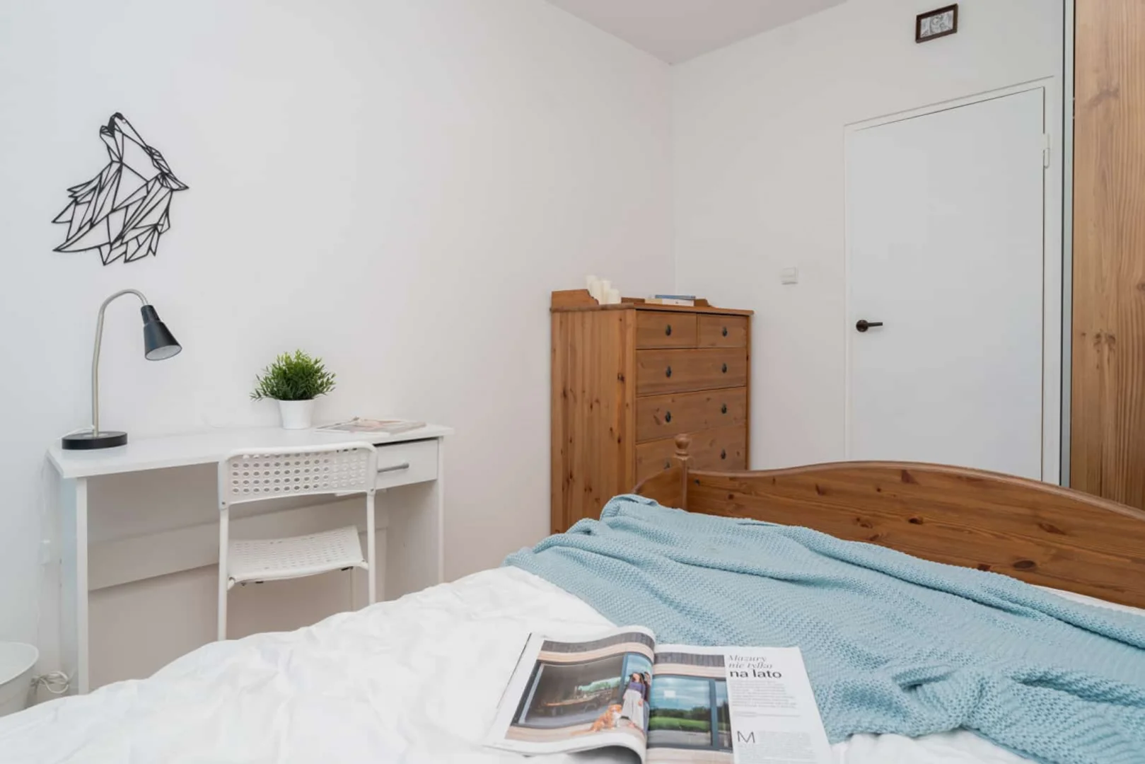 'de öğrenci dairesinde, tamamen mobilyalı kiralık oda