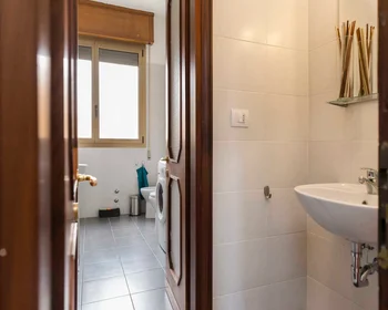 Private room at Viale Giovanni Vicini, image 32 of 33