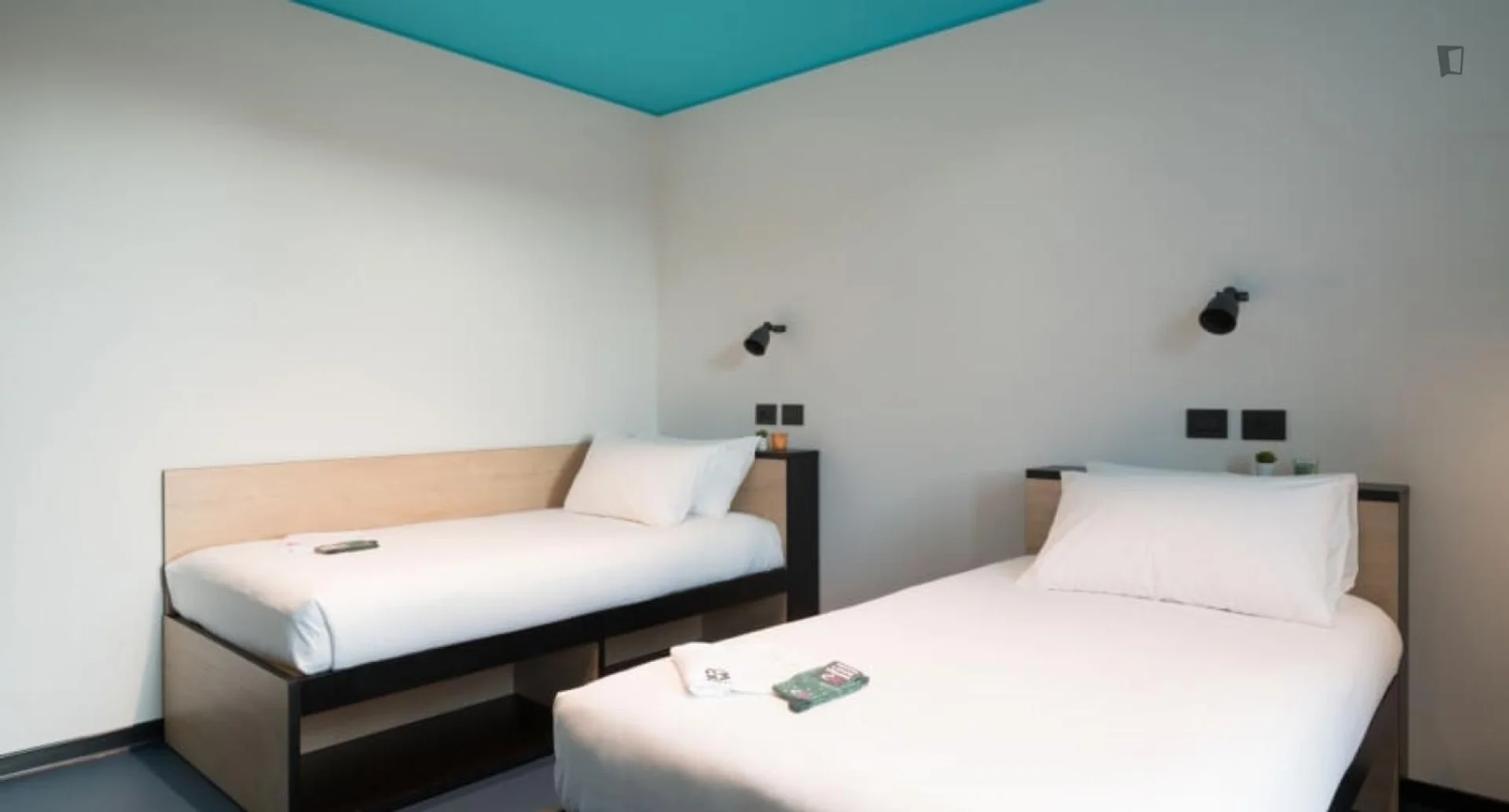 Habitación estudiantil amplia y cómoda en 