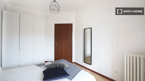 Room for rent with double bed Milan