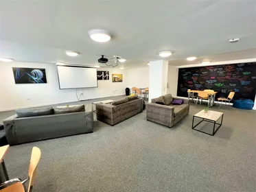 Stanza privata in Q Studios, North St, Stoke-on-Trent ST4 7FA, United Kingdom, immagine 34 di 49