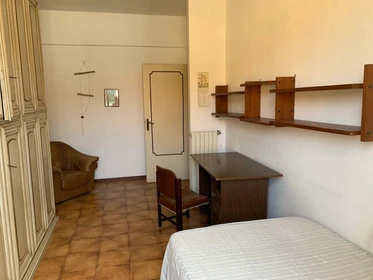 Pisa de çift kişilik yataklı kiralık oda
