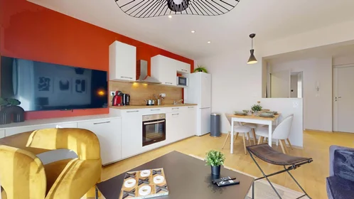 Habitación privada en 13 Bd Valbenoite, 42100 Saint-Étienne, France, imagen 18 de 28