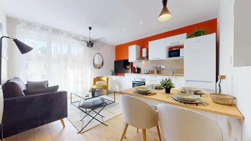 Habitación privada en 13 Bd Valbenoite, 42100 Saint-Étienne, France, imagen 11 de 29