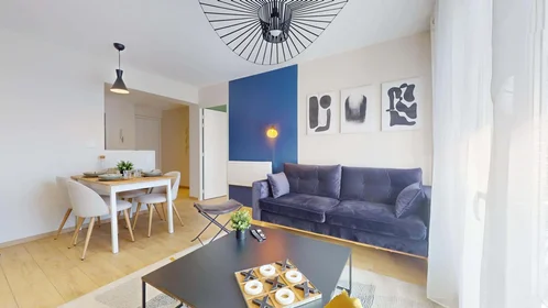 Habitación privada en 13 Bd Valbenoite, 42100 Saint-Étienne, France, imagen 12 de 29