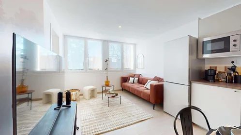 Quarto privado em 9 Av. Henri Dunant, 64000 Pau, France, imagem 18 de 20