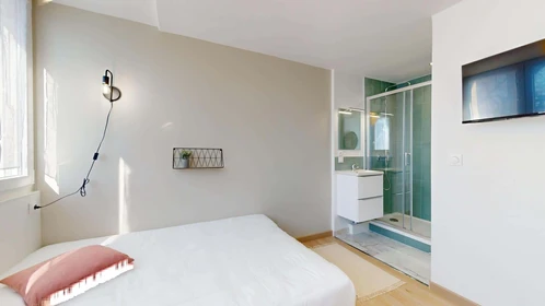 Helles Privatzimmer in Pau