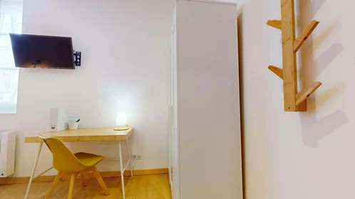 Privatzimmer in der 10 Rue Mi-Carême, 42000 Saint-Étienne, France, bild 3 von 21