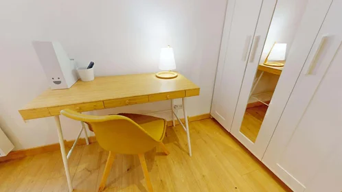 Privatzimmer in der 10 Rue Mi-Carême, 42000 Saint-Étienne, France, bild 4 von 21