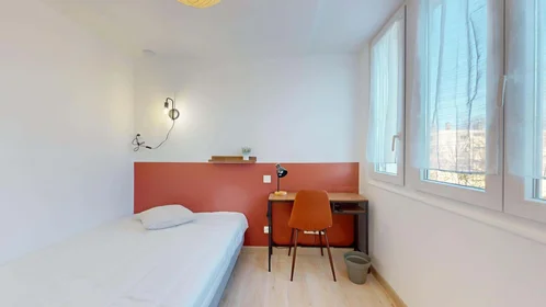 Privatzimmer in der 9 Av. Henri Dunant, 64000 Pau, France, bild 1 von 10