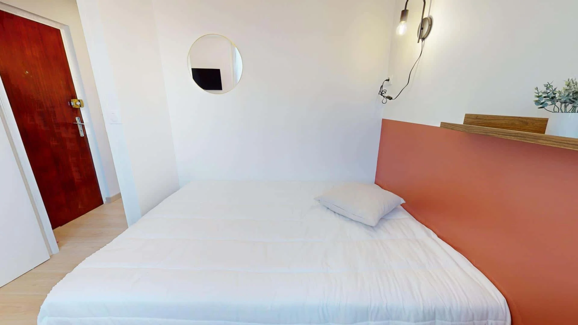 Quarto de estudante económico perto do campus em 