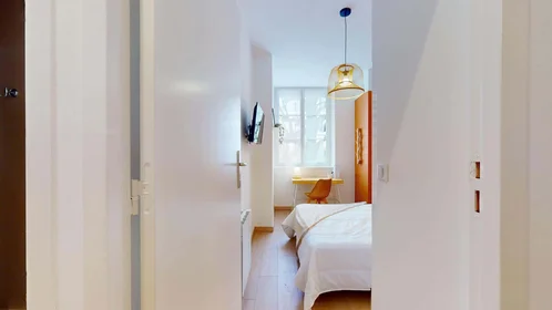 Privatzimmer in der 10 Rue Mi-Carême, 42000 Saint-Étienne, France, bild 2 von 22
