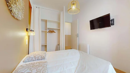 Privatzimmer in der 10 Rue Mi-Carême, 42000 Saint-Étienne, France, bild 7 von 22