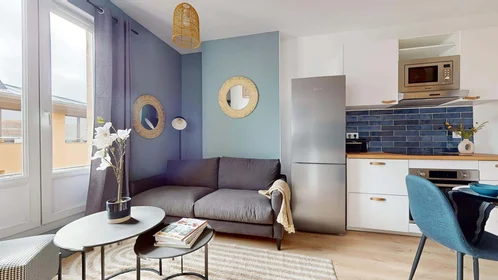 Stanza privata in 10 Rue de Dijon, 33100 Bordeaux, France, immagine 17 di 24