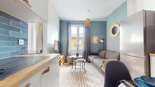 Stanza privata in 10 Rue de Dijon, 33100 Bordeaux, France, immagine 19 di 24