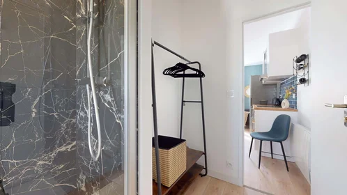 Stanza privata in 10 Rue de Dijon, 33100 Bordeaux, France, immagine 3 di 24