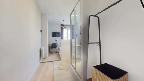 Stanza privata in 10 Rue de Dijon, 33100 Bordeaux, France, immagine 10 di 24