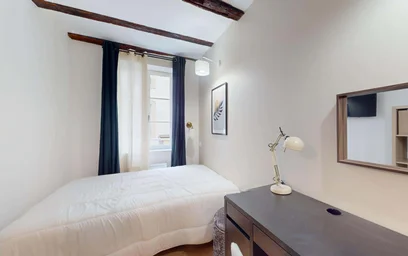 Quarto barato em {area}