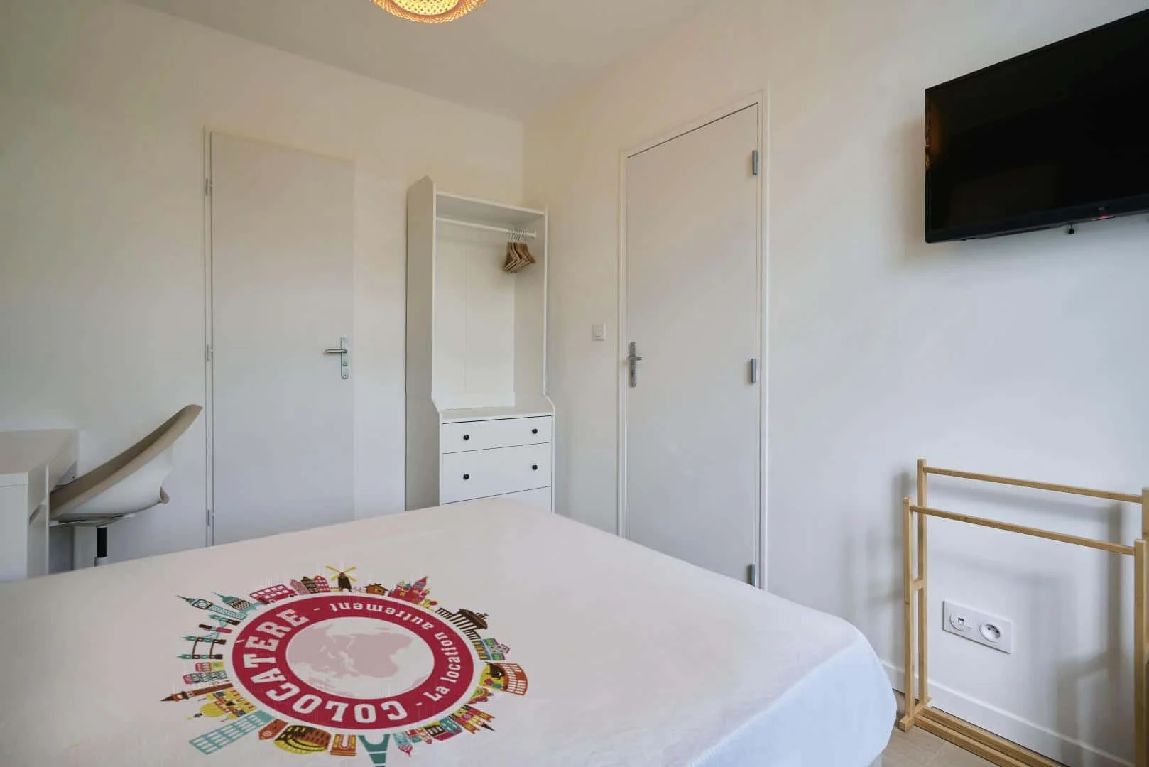 Chambre confortable pour étudiants disponible dans 