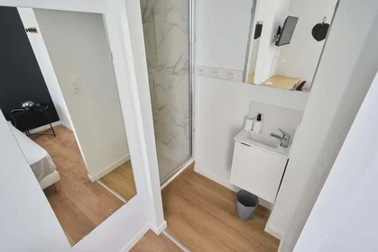 Chambre privée à 3 Rue Georges Aimé, 57000 Metz, France, image 4 de 27