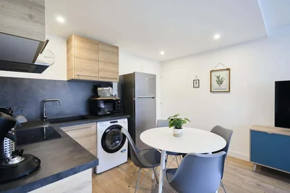 Private room at 33 Rue de Wazemmes, 59000 Lille, France, image 12 of 17