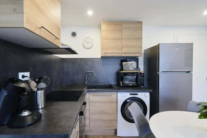 Private room at 33 Rue de Wazemmes, 59000 Lille, France, image 13 of 17