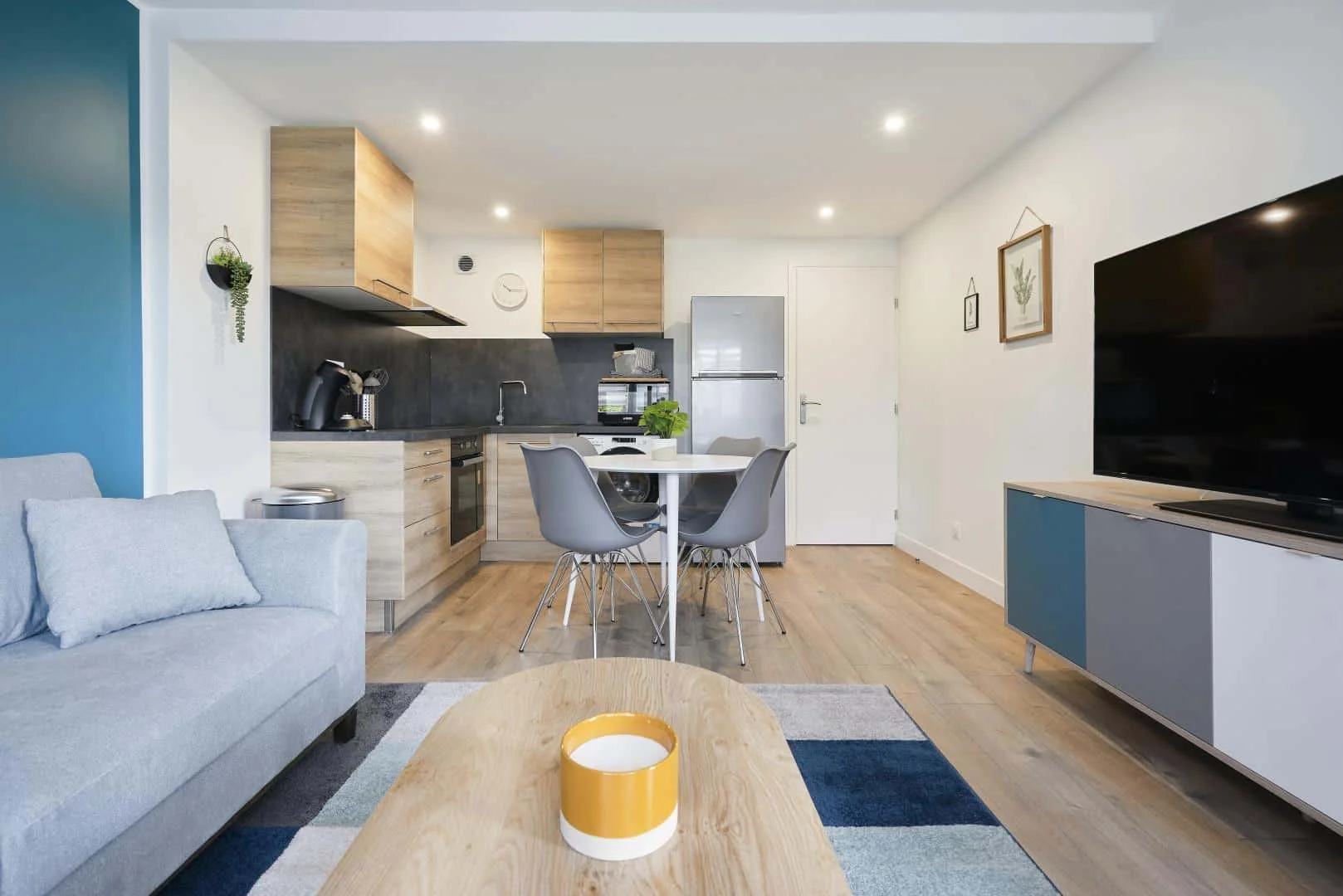 Bright and airy student room with easy university access in 