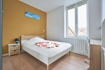 私人房间 在 46 Rue Roger Salengro, 59110 La Madeleine, France, 10的图像1