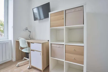 Private room at 46 Rue Roger Salengro, 59110 La Madeleine, France, image 4 of 19