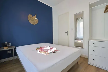 Chambre privée à 48 Rue Ferrer, 59155 Faches-Thumesnil, France, image 1 de 10