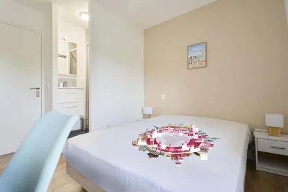 Chambre privée à 2 Bd Jean-Baptiste Lebas, 59000 Lille, France, image 1 de 10