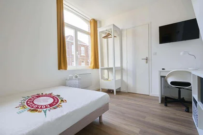 Privatzimmer in der 76 Rue de Bapaume, 59000 Lille, France, bild 1 von 10