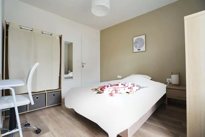 Chambre privée à 71 Rue de Canteleu, 59000 Lille, France, image 1 de 10