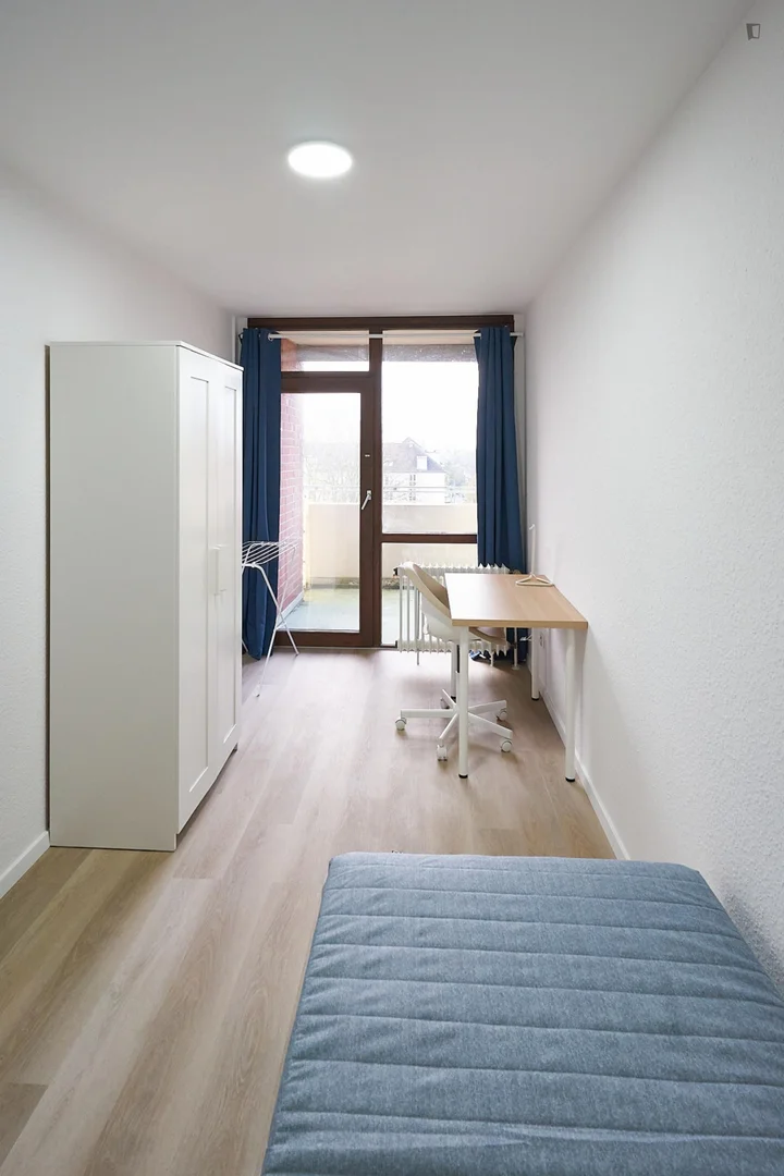 Zimmer in Studentenwohnung in  zu vermieten, voll möbliert