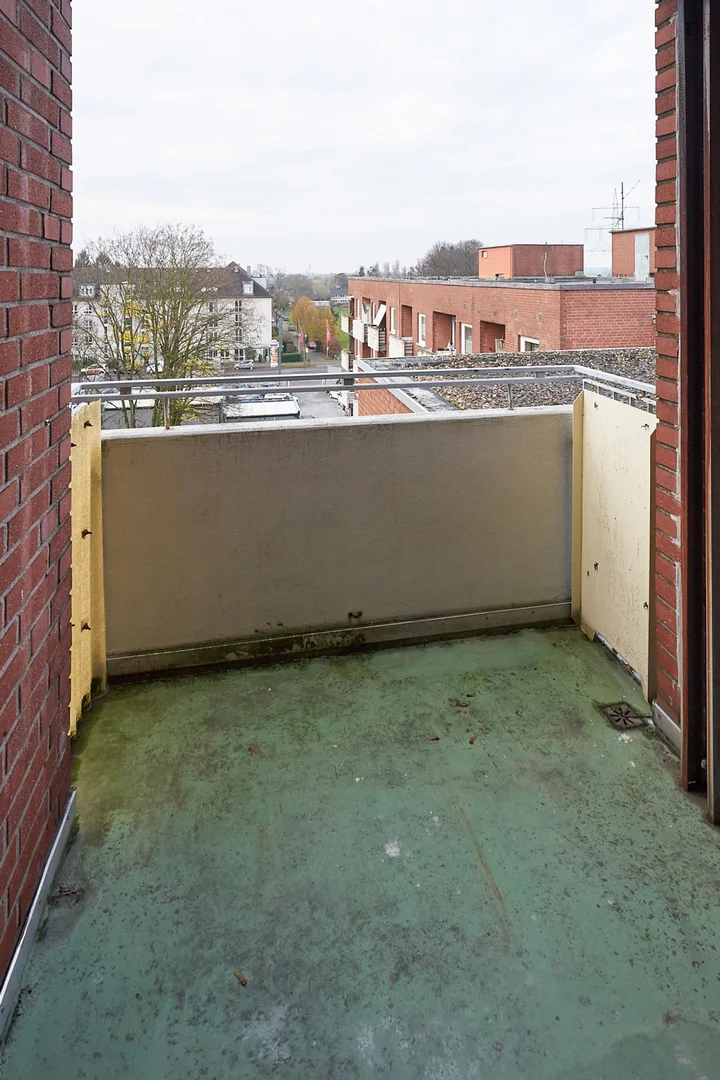 Helles und luftiges Studentenzimmer mit einfachem Zugang zur Universität in 