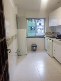Chambre privée à Av. Dom João I, image 18 de 27