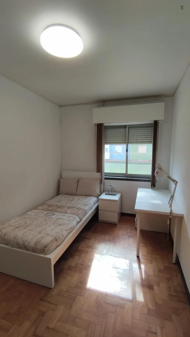 Chambre d'étudiant économique avec emplacement pratique dans 