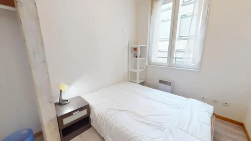 Appartamento intero in Rue des Frères Chappe, Crêt de Roc, immagine 9 di 10