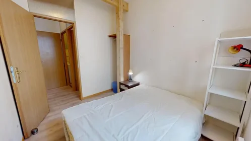 Appartamento intero in Rue des Frères Chappe, Crêt de Roc, immagine 10 di 10