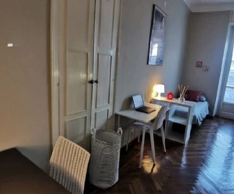 Torino de başka bir öğrenci ile paylaşılan oda