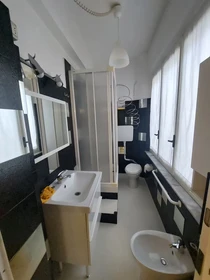 Room for rent in a shared flat in Parma