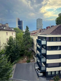 Frankfurt de aylık kiralık oda
