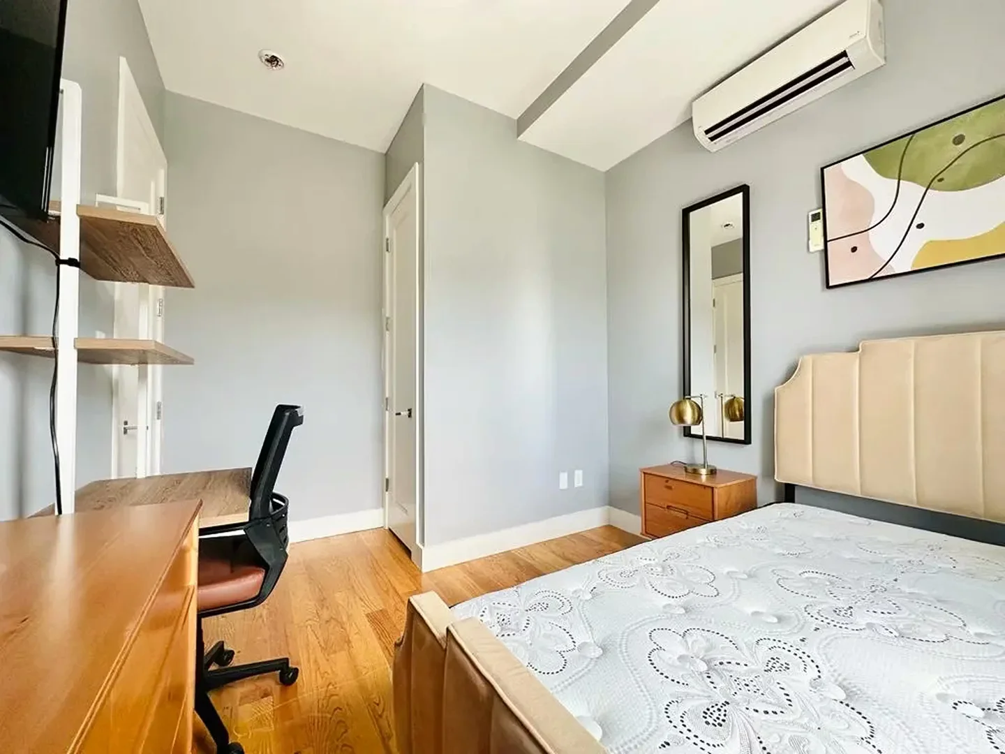 Chambre confortable pour étudiants disponible dans