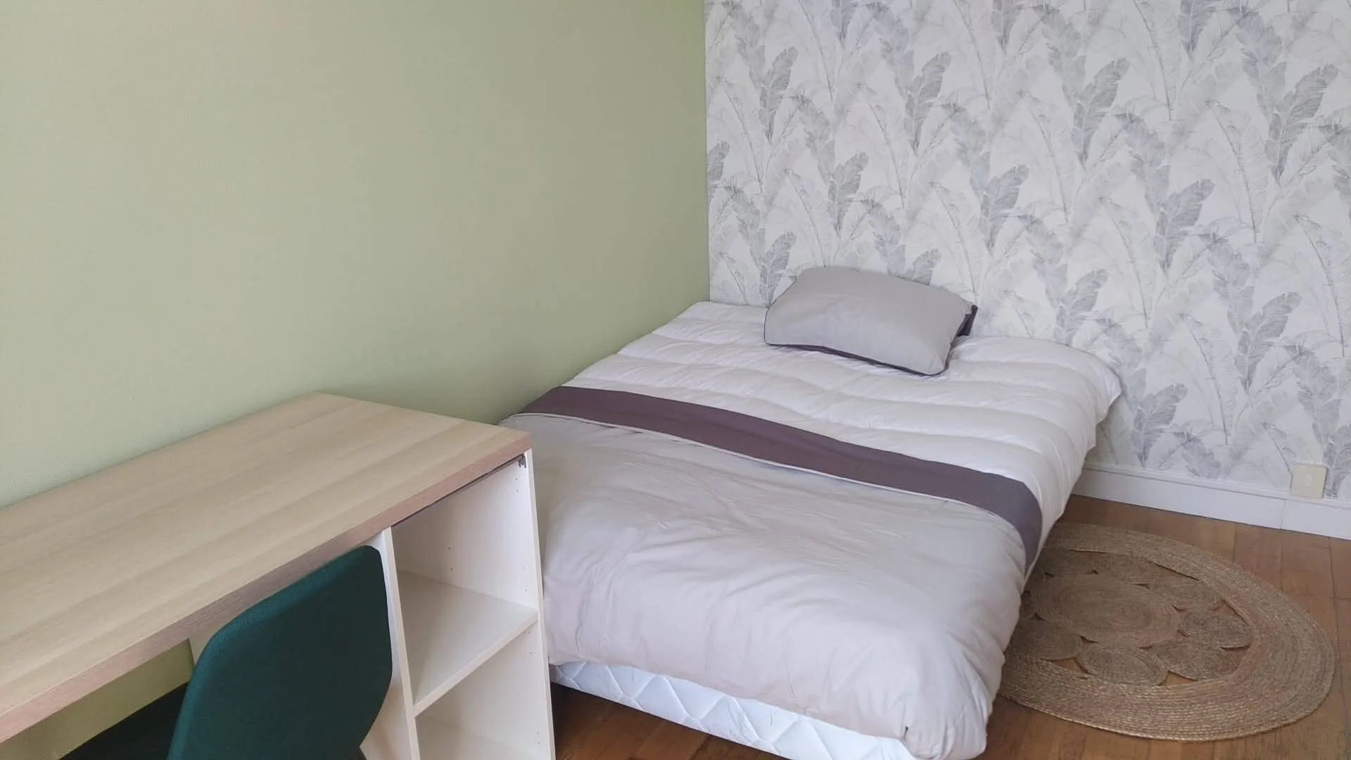 Economical student room with convenient location in 