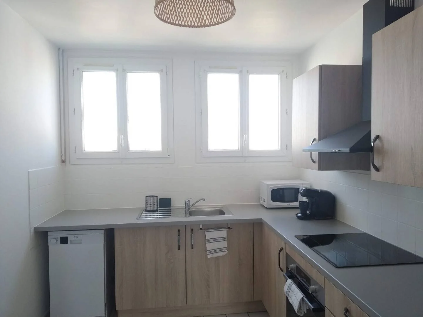 Bright and airy student room with easy university access in 