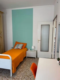Stanza privata in Via Marsala, immagine 2 di 13