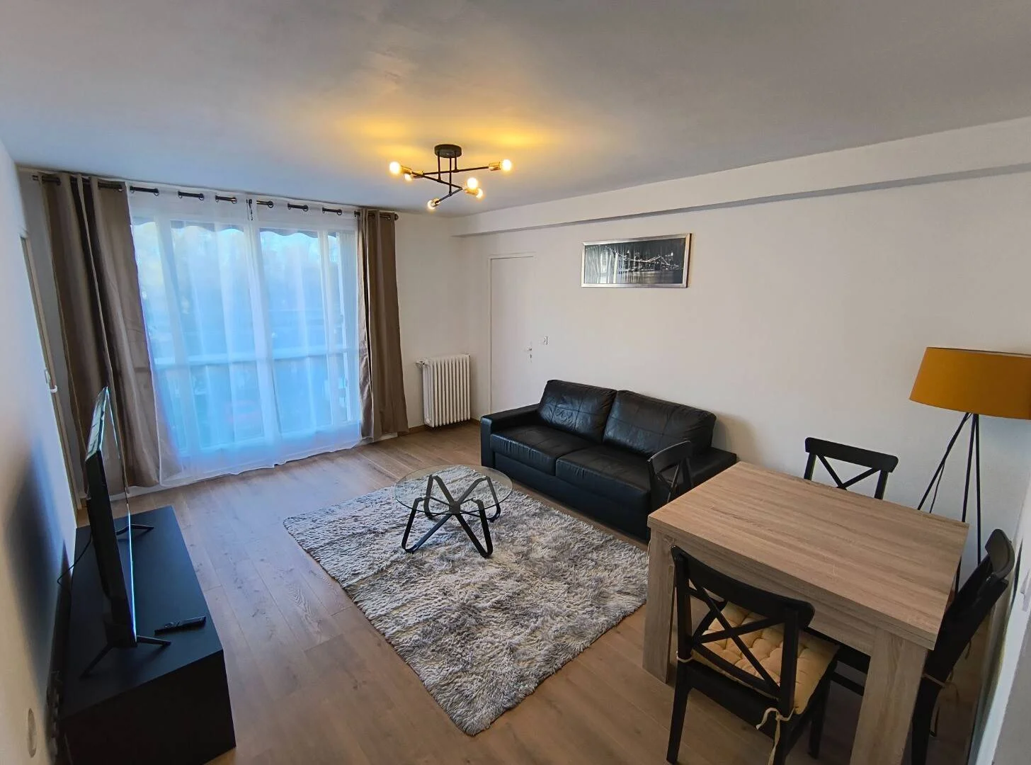 Quarto para alugar em apartamento de estudantes em , totalmente mobilado