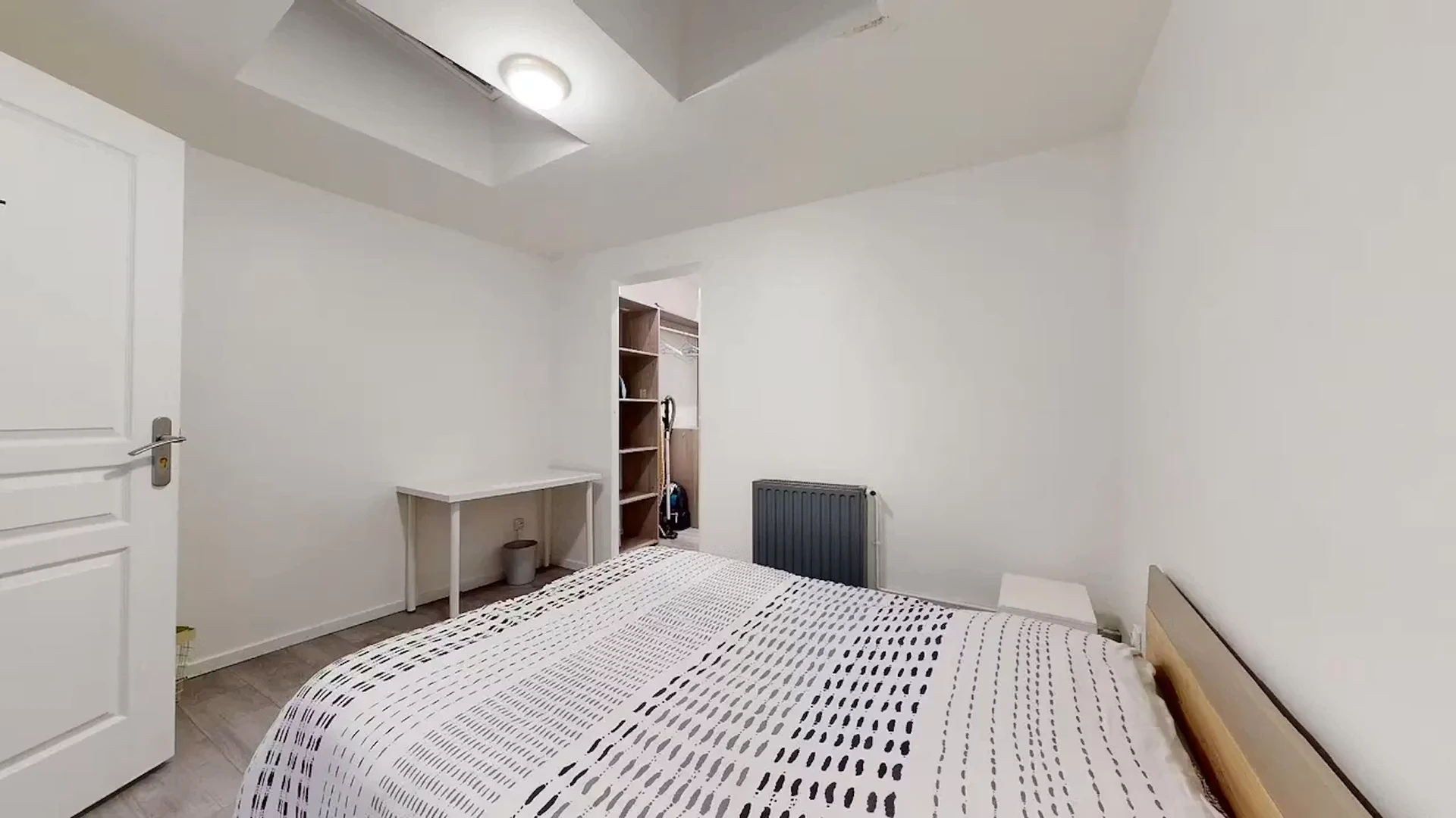 Quarto para alugar em apartamento de estudantes em , totalmente mobilado