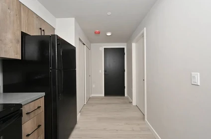 Stanza privata in 19th Avenue Northeast, immagine 18 di 34