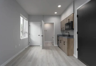 Stanza privata in 19th Avenue Northeast, immagine 24 di 34